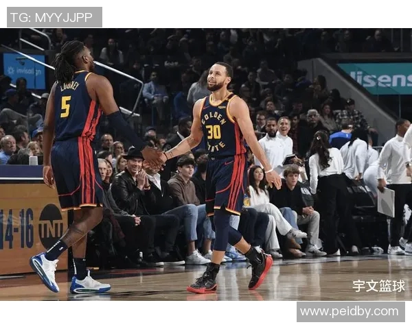 勇士队大胜太阳队，库里38分领衔，汤普森维金斯合砍45分